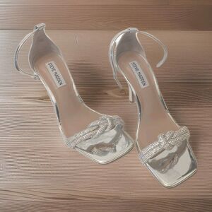 STEVE MADDEN Confeti Silver Women's  SZ 7.5 Ankle Strap Open Squared Toe Heels